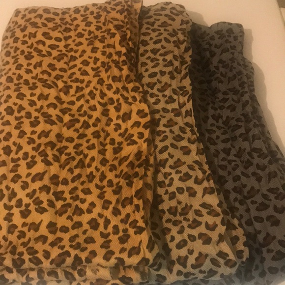 Leopard printed Infinity Scarf - Picture 3 of 3